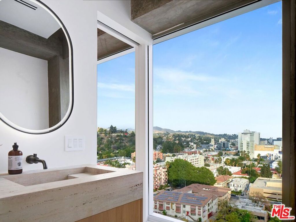 Image 37 of property listing at 7135 Hollywood Boulevard PHE, Los Angeles, CA 90046