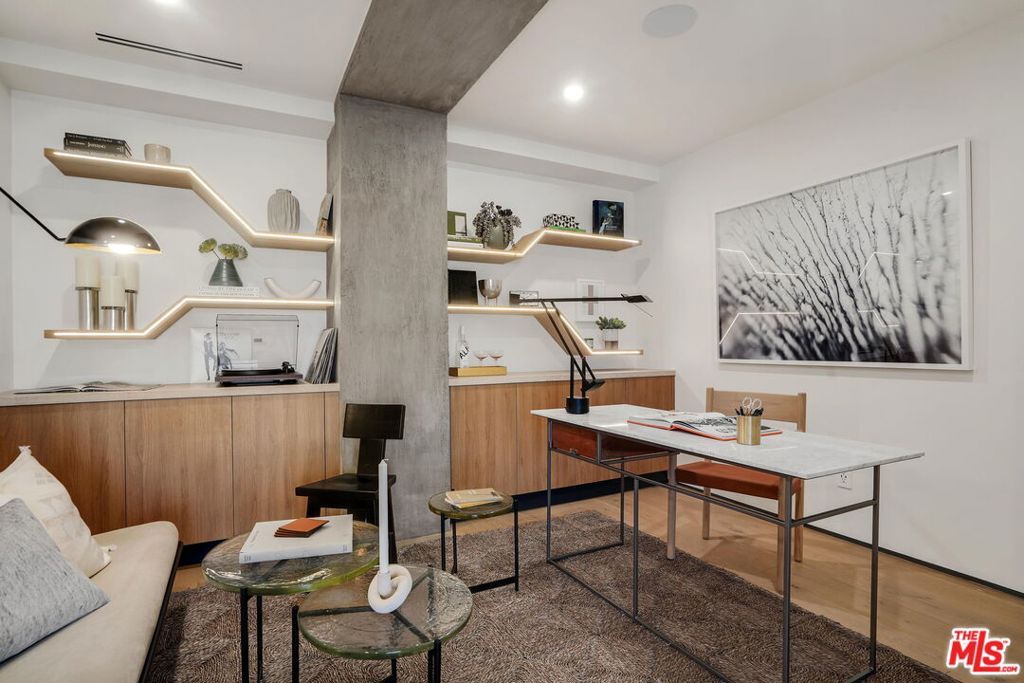 Image 39 of property listing at 7135 Hollywood Boulevard PHE, Los Angeles, CA 90046