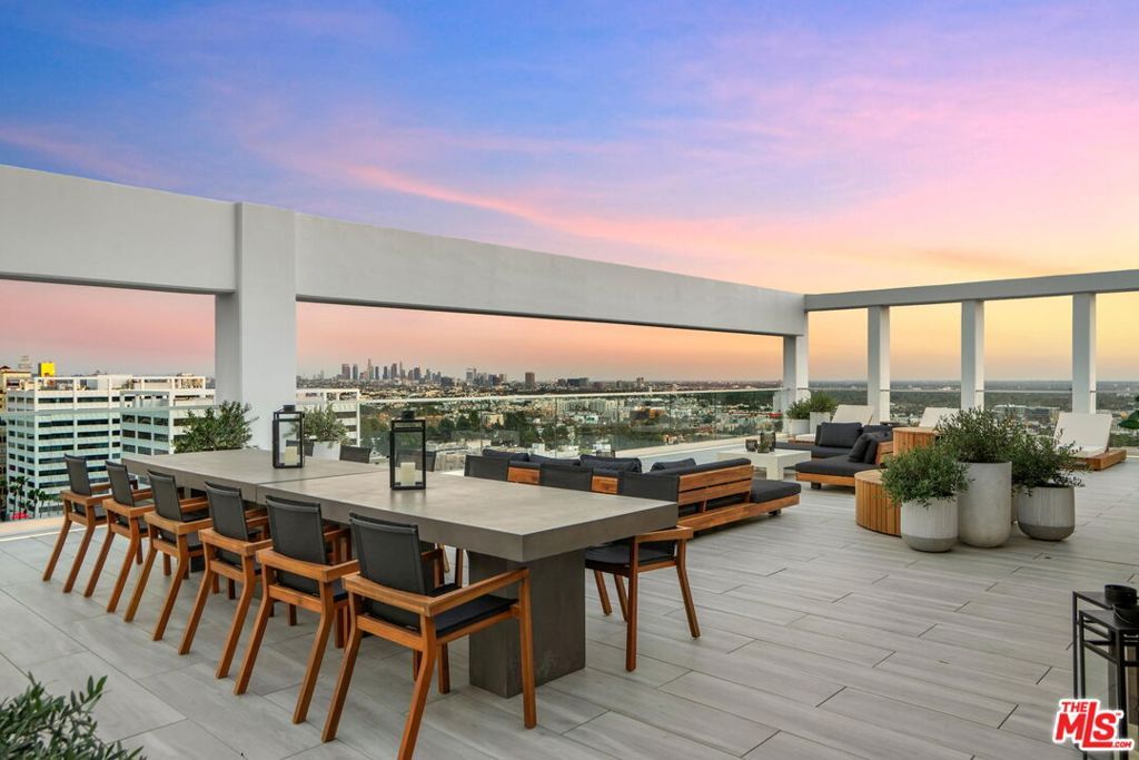 Image 4 of property listing at 7135 Hollywood Boulevard PHE, Los Angeles, CA 90046