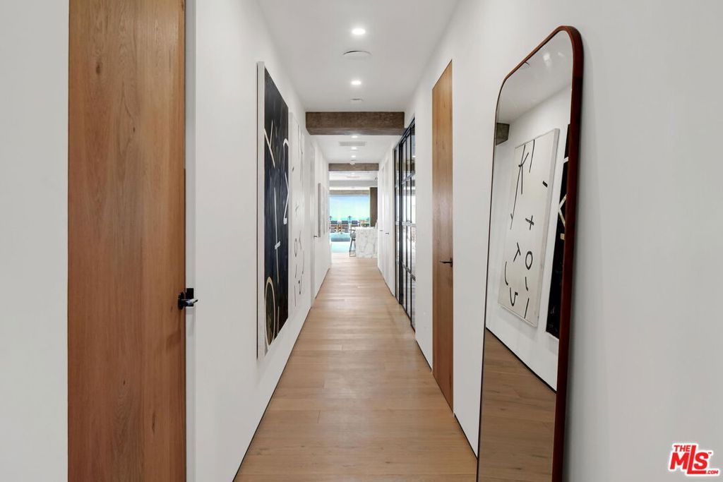 Image 40 of property listing at 7135 Hollywood Boulevard PHE, Los Angeles, CA 90046