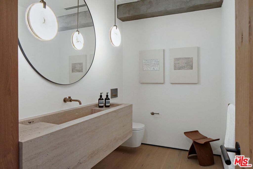 Image 41 of property listing at 7135 Hollywood Boulevard PHE, Los Angeles, CA 90046