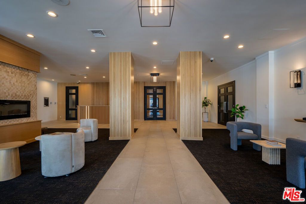 Image 47 of property listing at 7135 Hollywood Boulevard PHE, Los Angeles, CA 90046