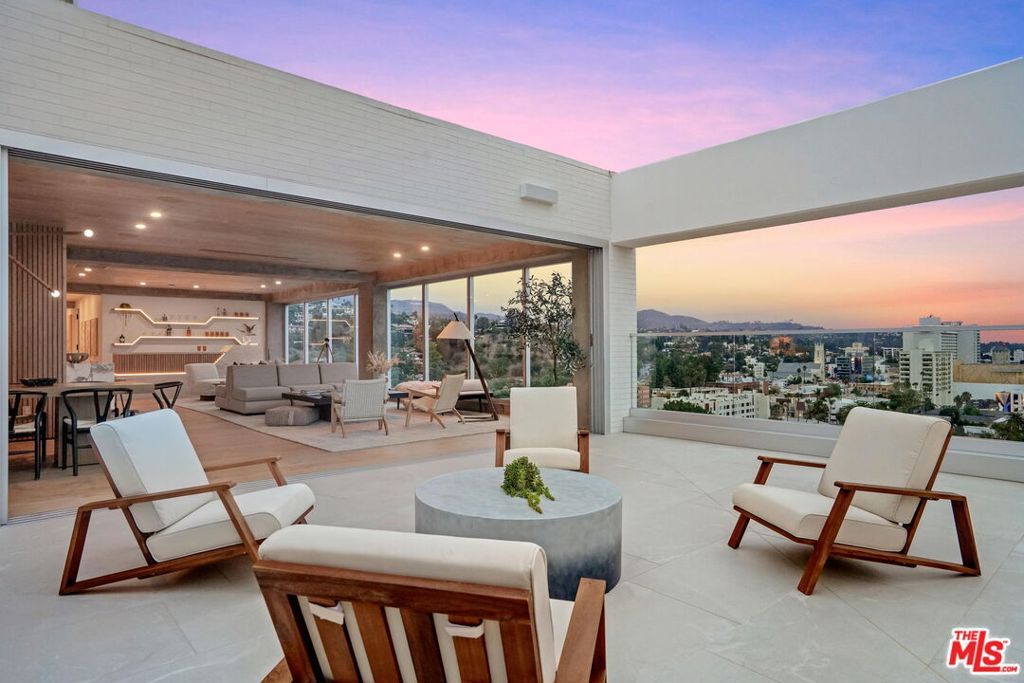 Image 7 of property listing at 7135 Hollywood Boulevard PHE, Los Angeles, CA 90046