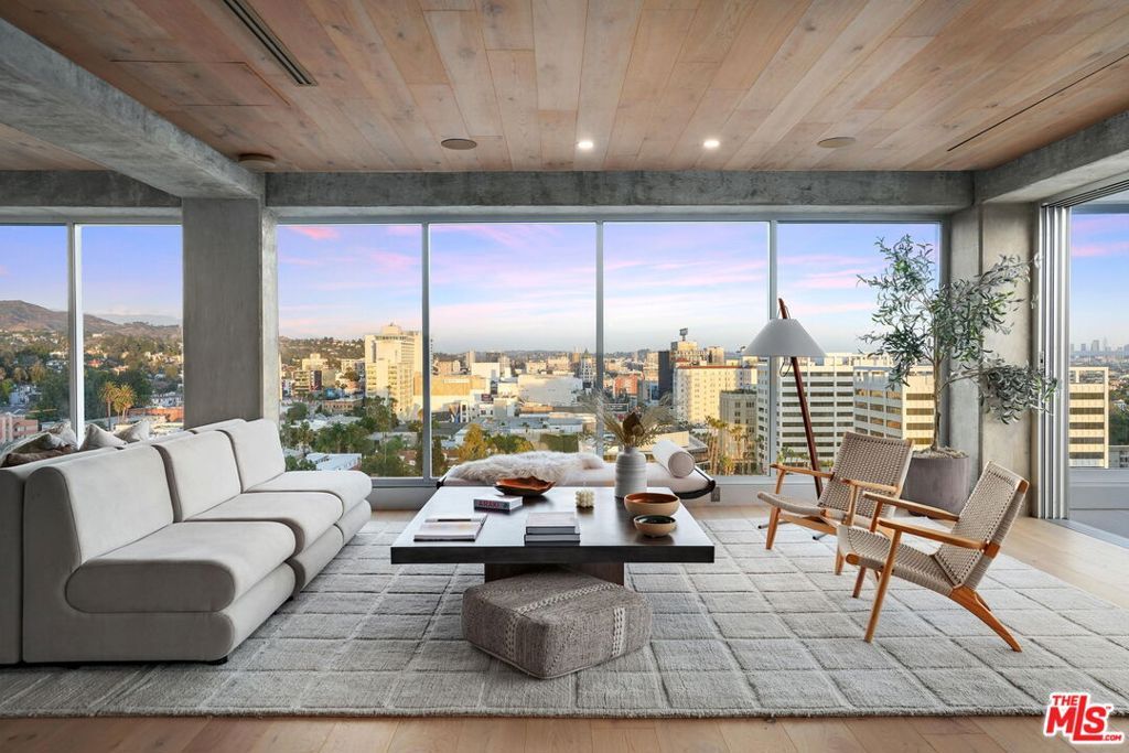 Image 8 of property listing at 7135 Hollywood Boulevard PHE, Los Angeles, CA 90046