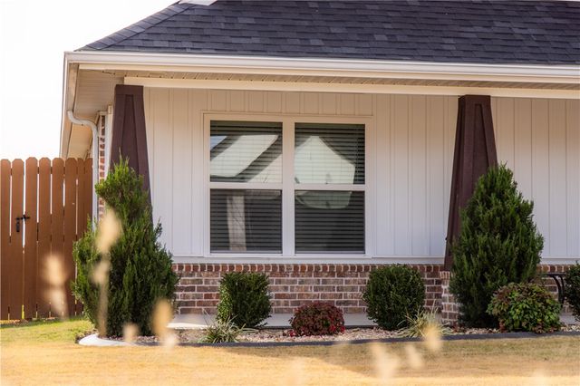 611 Morgan Street, Centerton, AR 72719