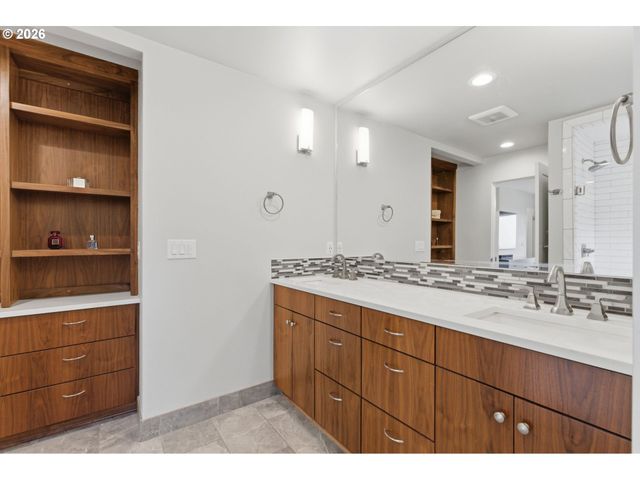 1234 Sw 57TH Ave, Portland, OR 97221