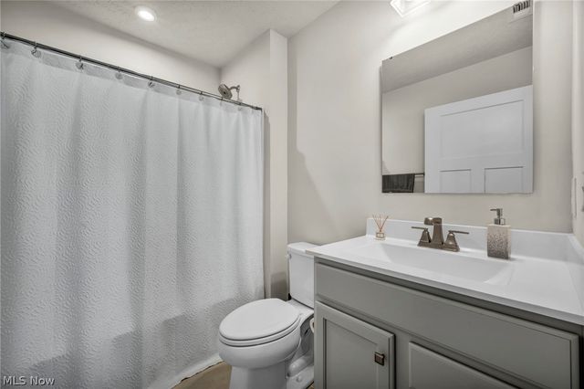 141 W Spring Drive, Elyria, OH 44035