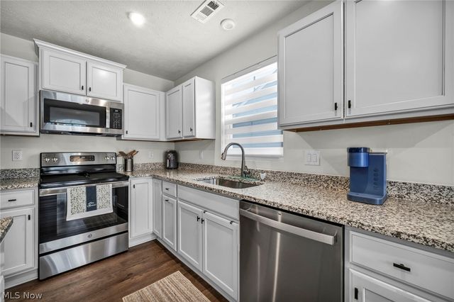 141 W Spring Drive, Elyria, OH 44035