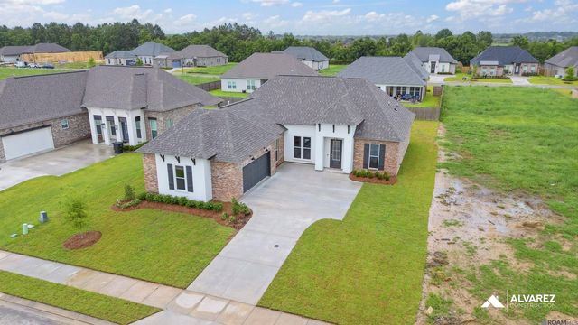 10141 Sanctuary Oaks Dr, Baton Rouge, LA 70817