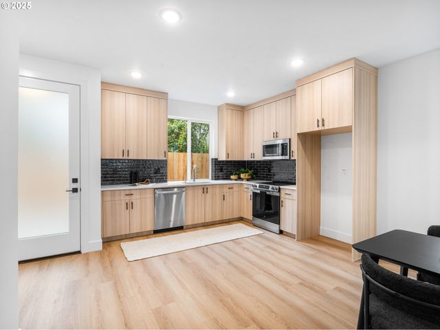 3560 N Haight Ave 6, Portland, OR 97227