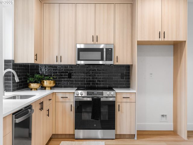 3560 N Haight Ave 6, Portland, OR 97227