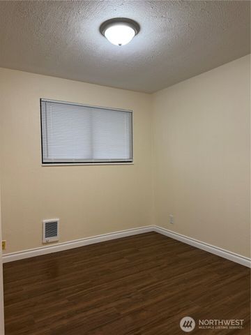 1211 N 1st AVE, Kelso, WA 98626