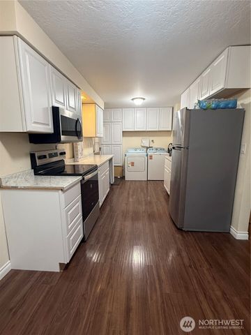 1211 N 1st AVE, Kelso, WA 98626