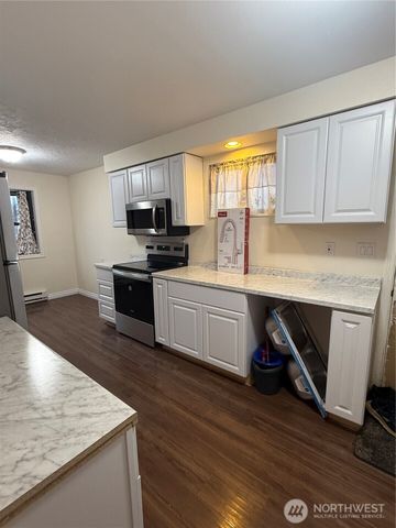 1211 N 1st AVE, Kelso, WA 98626