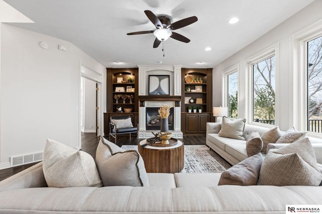 20009 Elkhorn Ridge Drive, Omaha, NE 68022