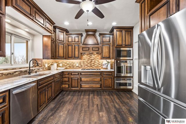 20009 Elkhorn Ridge Drive, Omaha, NE 68022