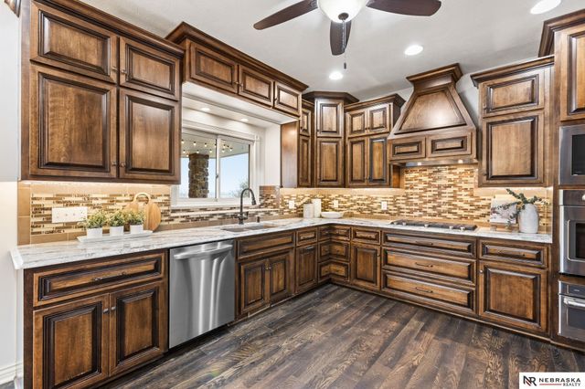 20009 Elkhorn Ridge Drive, Omaha, NE 68022