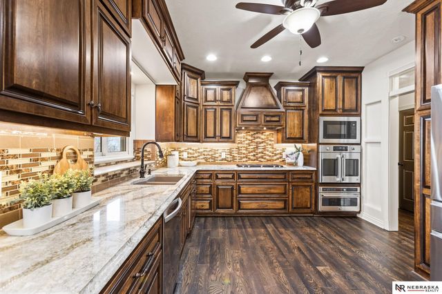 20009 Elkhorn Ridge Drive, Omaha, NE 68022