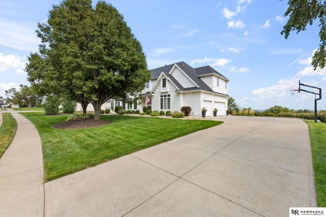 20009 Elkhorn Ridge Drive, Omaha, NE 68022