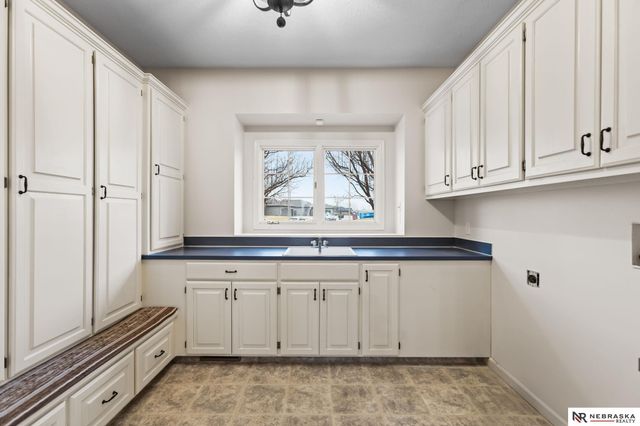 20009 Elkhorn Ridge Drive, Omaha, NE 68022