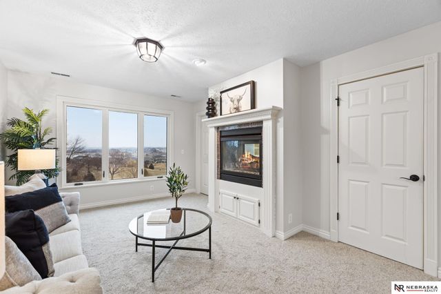 20009 Elkhorn Ridge Drive, Omaha, NE 68022