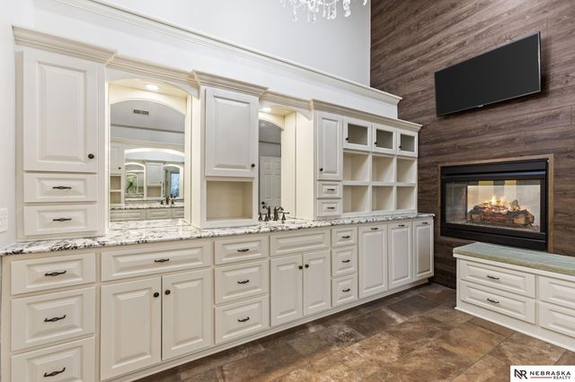 20009 Elkhorn Ridge Drive, Omaha, NE 68022