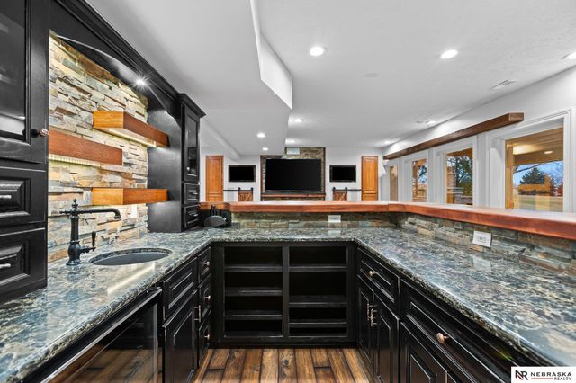 20009 Elkhorn Ridge Drive, Omaha, NE 68022