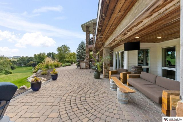 20009 Elkhorn Ridge Drive, Omaha, NE 68022