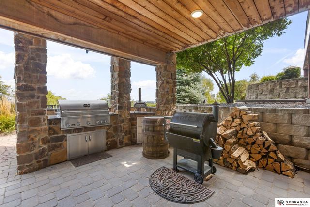 20009 Elkhorn Ridge Drive, Omaha, NE 68022