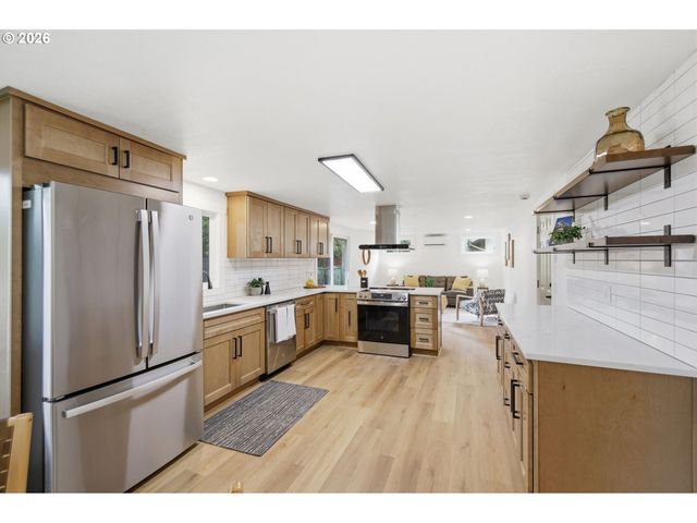 2581 W WINDSOR Cir, Eugene, OR 97405