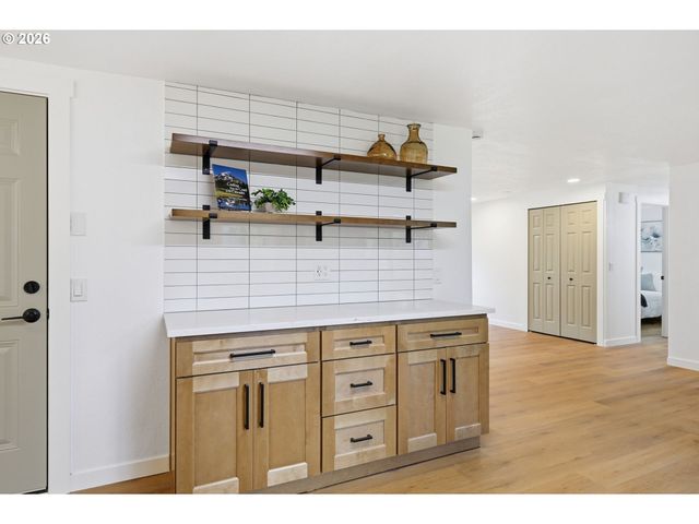 2581 W WINDSOR Cir, Eugene, OR 97405