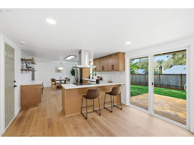 2581 W WINDSOR Cir, Eugene, OR 97405