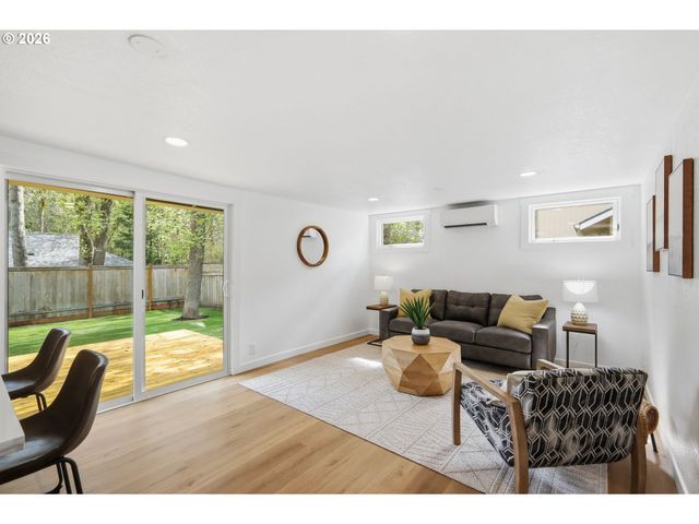 2581 W WINDSOR Cir, Eugene, OR 97405