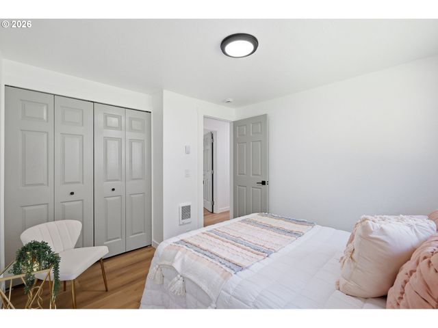 2581 W WINDSOR Cir, Eugene, OR 97405