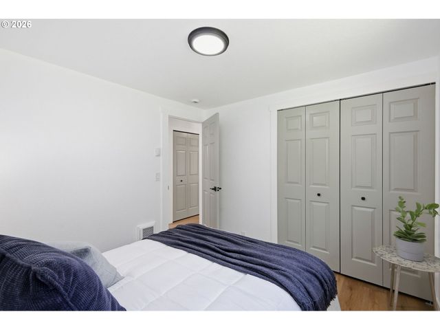 2581 W WINDSOR Cir, Eugene, OR 97405