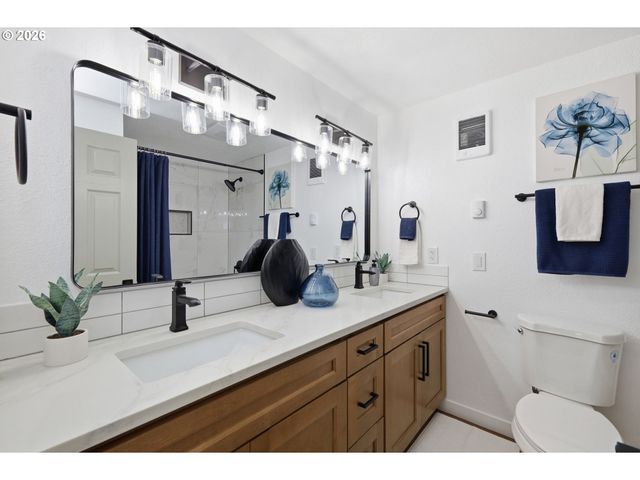 2581 W WINDSOR Cir, Eugene, OR 97405