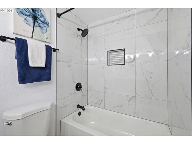 2581 W WINDSOR Cir, Eugene, OR 97405