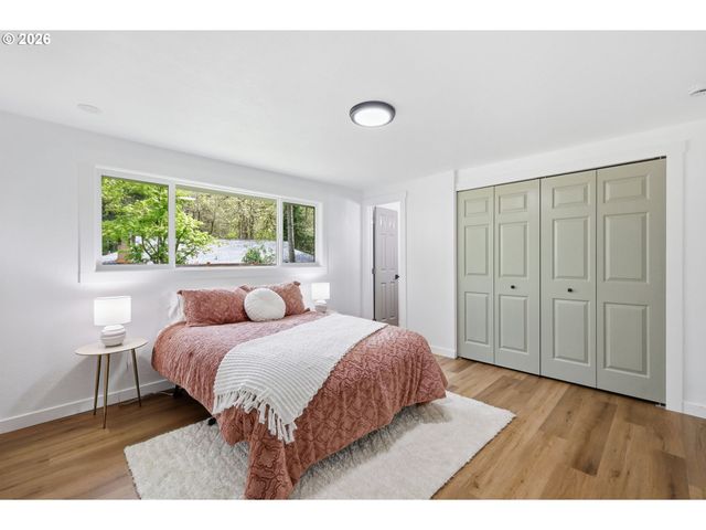 2581 W WINDSOR Cir, Eugene, OR 97405