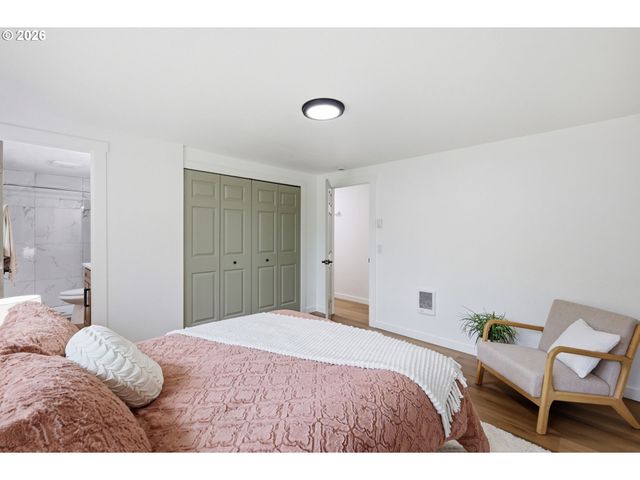 2581 W WINDSOR Cir, Eugene, OR 97405