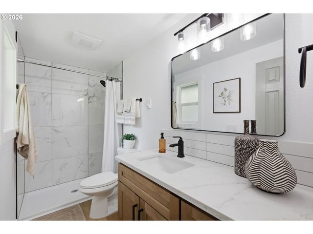 2581 W WINDSOR Cir, Eugene, OR 97405