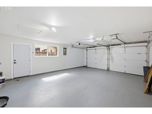 2581 W WINDSOR Cir, Eugene, OR 97405