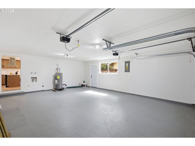 2581 W WINDSOR Cir, Eugene, OR 97405