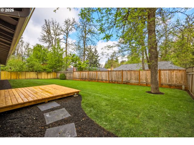 2581 W WINDSOR Cir, Eugene, OR 97405