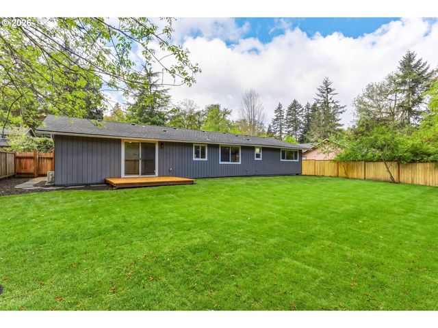 2581 W WINDSOR Cir, Eugene, OR 97405