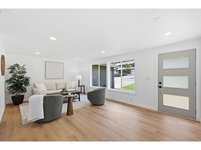 2581 W WINDSOR Cir, Eugene, OR 97405