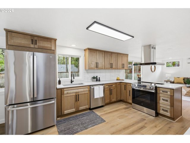 2581 W WINDSOR Cir, Eugene, OR 97405