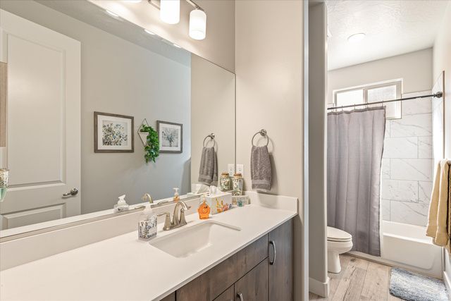 456 S SUBWAY, Hurricane, UT 84737