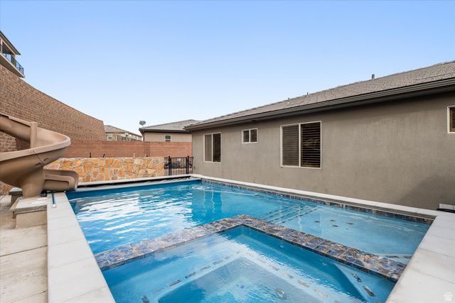 456 S SUBWAY, Hurricane, UT 84737