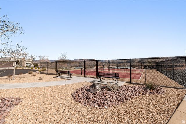 456 S SUBWAY, Hurricane, UT 84737