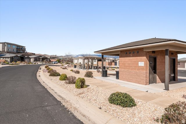 456 S SUBWAY, Hurricane, UT 84737